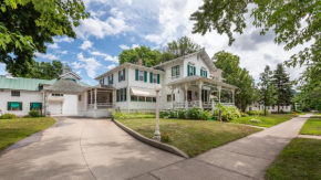 Гостиница Carriage House Bed & Breakfast  Уайнона